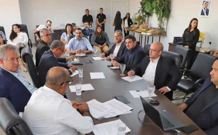 Governador Wanderlei Barbosa conduz reunião na Sefaz e recebe dados fiscais do primeiro trimestre de 2024