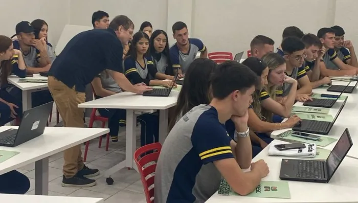 Alunos de escola estadual de José Boiteux participam de atividades na Udesc Alto Vale