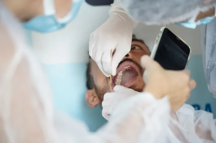Visitas regulares ao dentista ajudam na prevenção e tratamento precoce do câncer de boca (Foto: SES-GO)