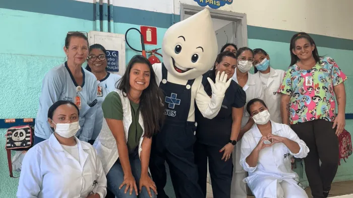 Alunos da Escola Municipal Mário Altenfelder recebem o Zé Gotinha