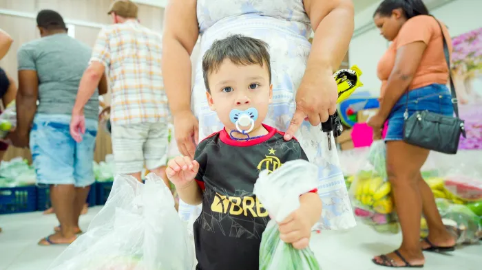 Famílias luverdenses recebem produtos alimentícios do “Programa de Aquisição de Alimentos”