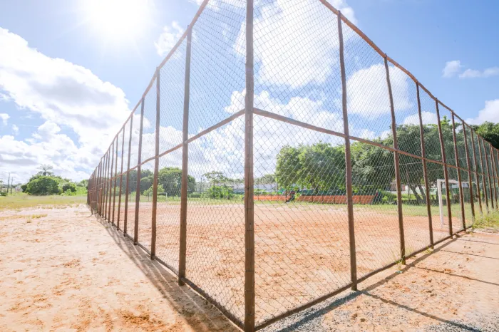 Seinfra conclui requalificação de oito campos esportivos entre sede e costa