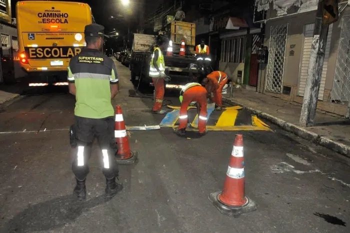 Prefeitura de Simões Filho segue realizando a sinalização horizontal e vertical do solo