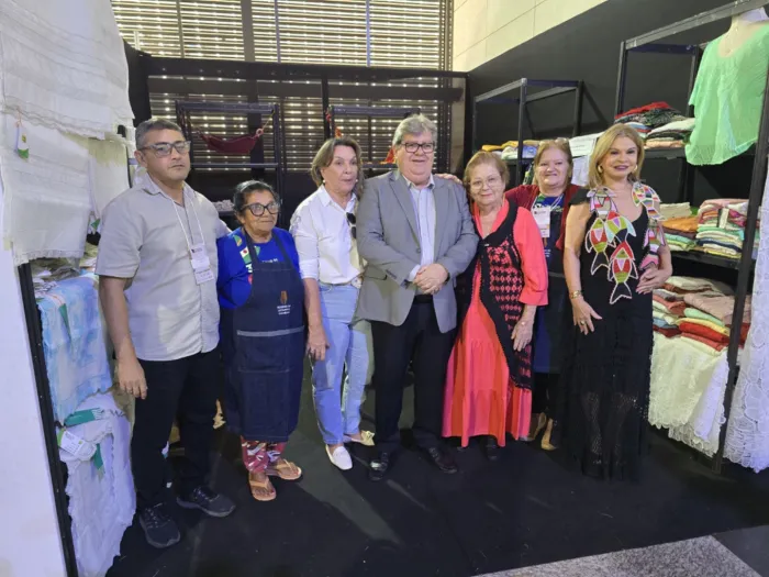 João Azevêdo prestigia artesãos paraibanos na abertura do 17º Salão do Artesanato Nacional em Brasília