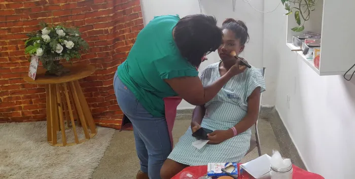 Hospital da Mulher realiza Dia de Beleza para pacientes internadas