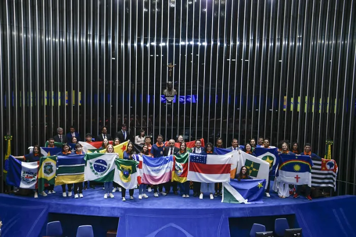 Mais de 100 escolas do Amazonas participam da etapa estadual do programa Jovem Senador 2024