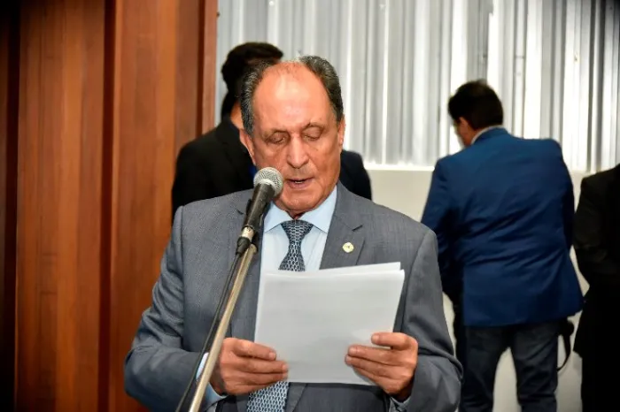 Zé Teixeira solicita asfalto, iluminação e drenagem para Dourados