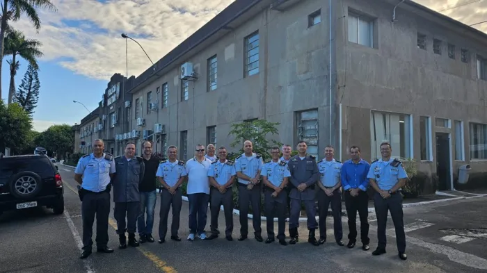 POLICIAIS MILITARES PRESTAM HOMENAGEM AO TENENTE CLÁUDIO PELA PASSAGEM A RESERVA REMUNERADA