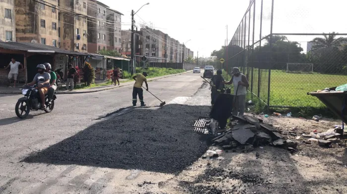 Operação tapa-buraco contempla ruas do município