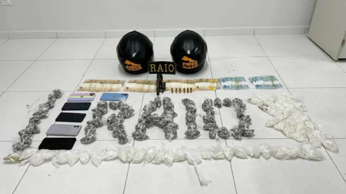 PMCE prende sete suspeitos e apreende arma de fogo e drogas durante ação em Quixeramobim