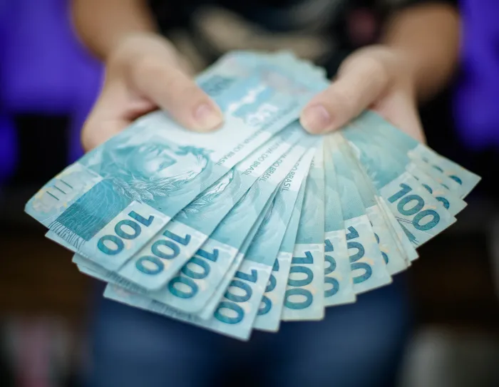 Serão R$ 200 mil reais em dinheiro divididos em 158 prêmios. Um ganhador leva R$ 50 mil, prêmio máximo. Outros 157 ganhadores dividem R$ 150 mil em premiações que vão de R$ 10 mil a R$ 500,00 (valor bruto) (Foto: Divulgação/Economia-GO)
