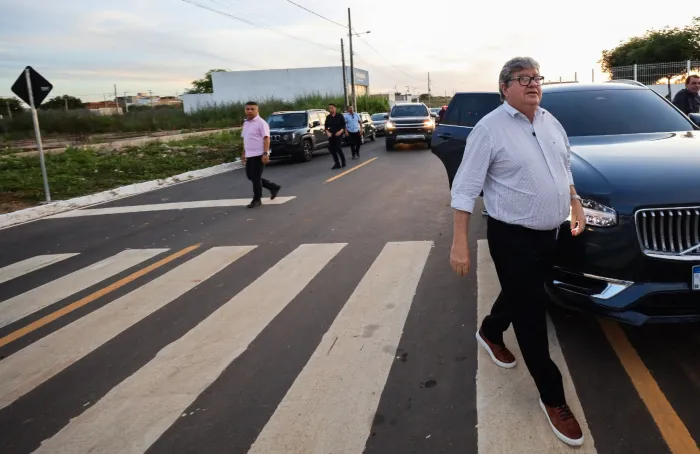 João Azevêdo entrega obras de mobilidade urbana em Cajazeiras e assegura desenvolvimento para o município e região