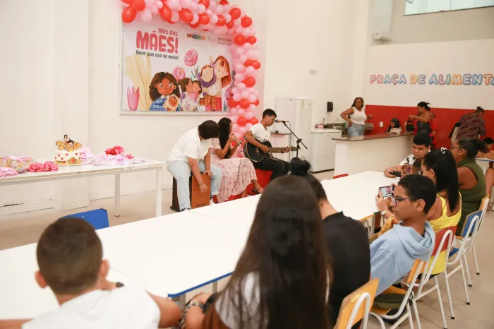 - A programação contou ainda com sessões de maquiagem e beleza, além de um bolo em homenagem às mães (Foto: Júnior Foicinha)