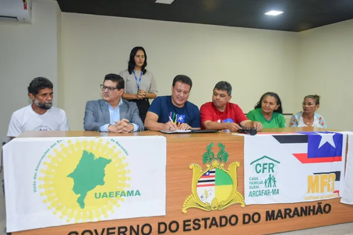 - O ato aconteceu no auditório do Edifício João Goulart, em São Luís, com a presença, com a presença do vice-governador e secretário de Estado da Educação, Felipe Camarão, que assinou o termo (Foto: Karlos Geromy)