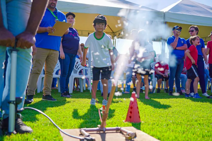 Alunos exibem empenho e dedicação na 2ª Mostra Municipal de Foguetes