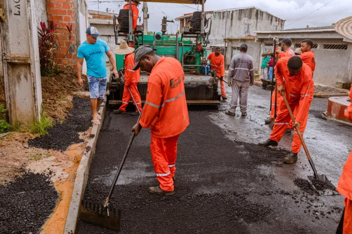 Rua do Parque Verde II recebe serviços de pavimentação asfáltica