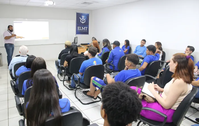 Programa recebe visitantes para conhecer o trabalho do Poder Legislativo