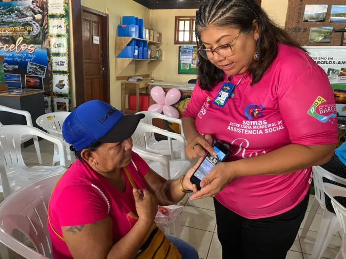 Governo do Amazonas leva atendimento do Crédito Rosa a Barcelos