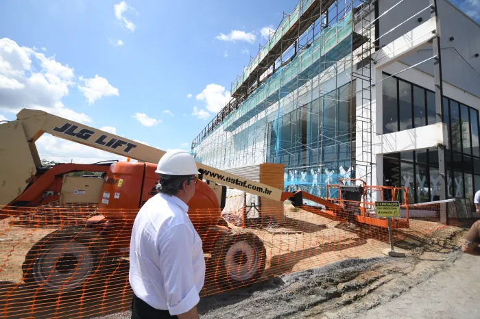 João Azevêdo inspeciona obras do Centro de Convenções e assegura Policlínica para Campina Grande