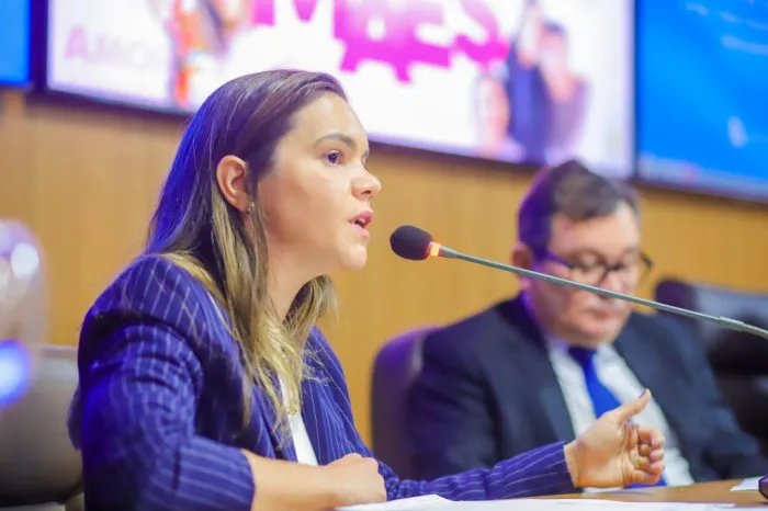 Câmara Municipal cobra esclarecimentos da secretária de Saúde em audiência