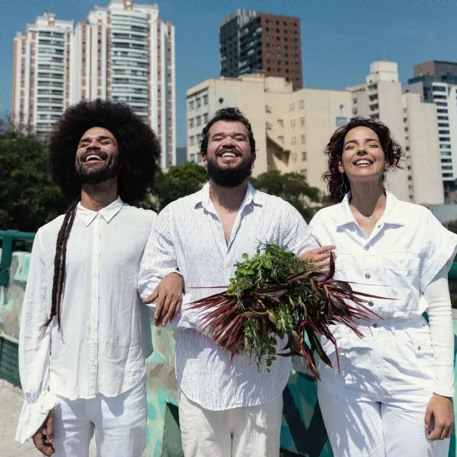 Bando Tukum lança turnê do show ‘Estradas Dentro’ no Teatro Municipal