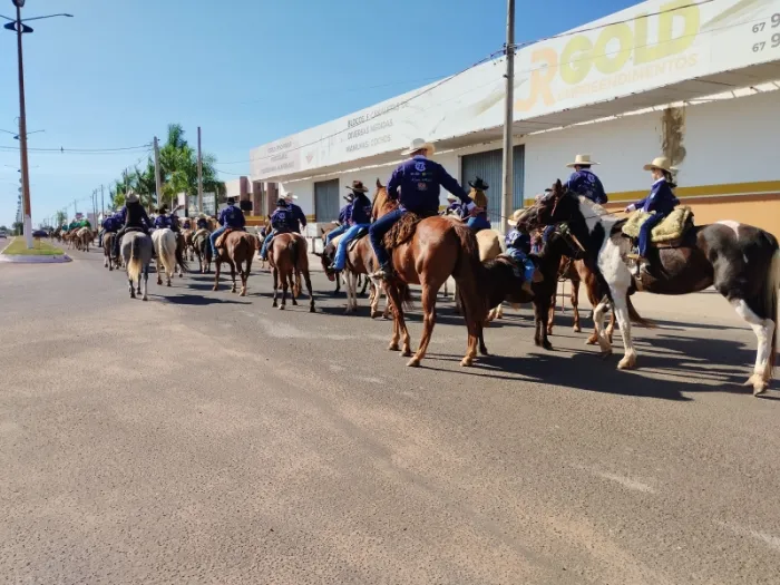 Cavalgada da 3ª Expo Rica resgata tradições e promove integração entre os...