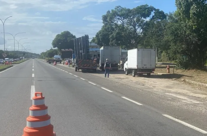 Blitz na Rodovia do Sol resulta em mais de R$ 100 mil em autuações