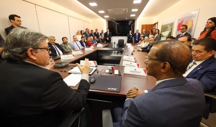 João Azevêdo assina Leis que reestruturam cargos no Poder Judiciário e Ministério Público