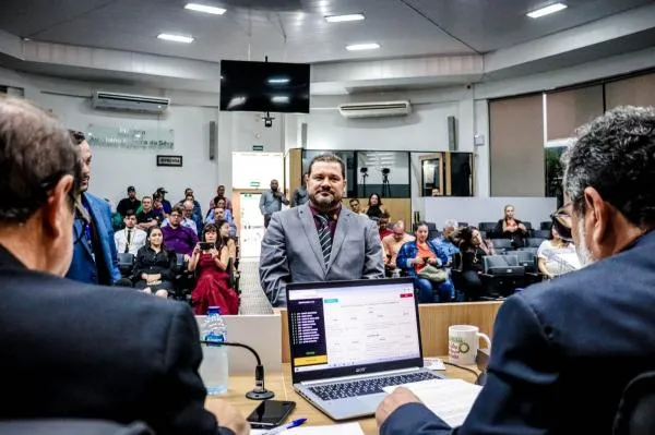 Em sessão plenária, Câmara de Sorriso empossa suplente de vereador