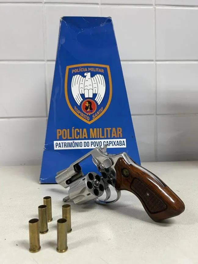 6º BPM DETÉM SUSPEITO E APREENDER ARMA NA SERRA