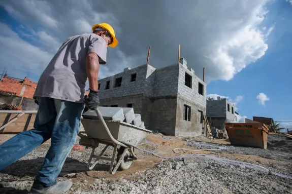 Sehab realiza levantamento do Casa Digna no núcleo Caieiras I