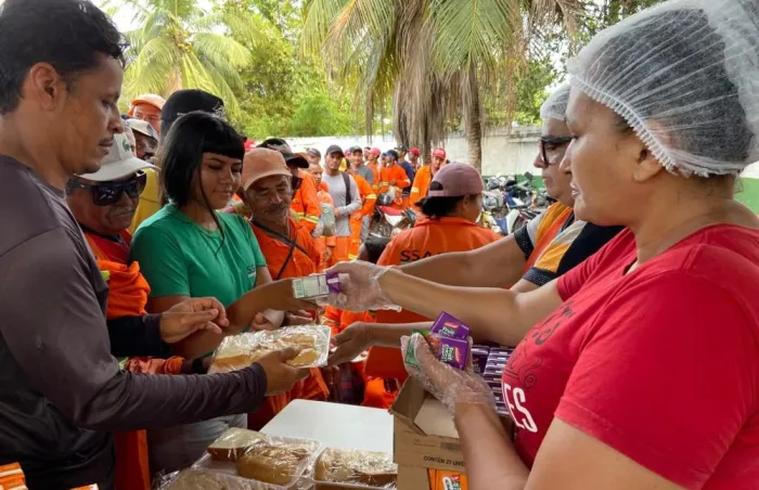 Dia do Gari: Equipe de limpeza tem café da manhã especial em homenagem ao seu dia