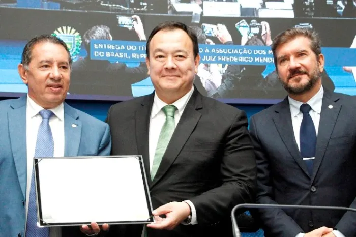 ALEMS homenageia presidente da AMB com Título de Cidadão Sul-mato-grossense