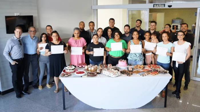 Concluintes do curso de confeitaria celebram oportunidades