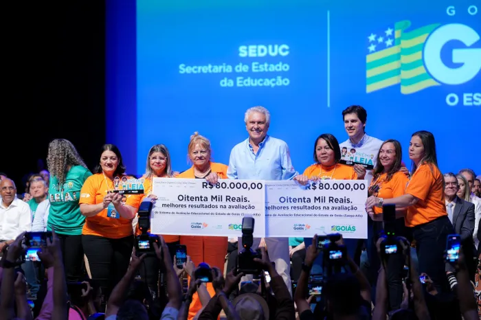 Caiado entrega premiação a 150 escolas públicas municipais vencedoras do Prêmio Leia 2024. Ao todo, foram distribuídos R$ 18 milhões aos colégios premiados (Fotos: Júnior Guimarães)