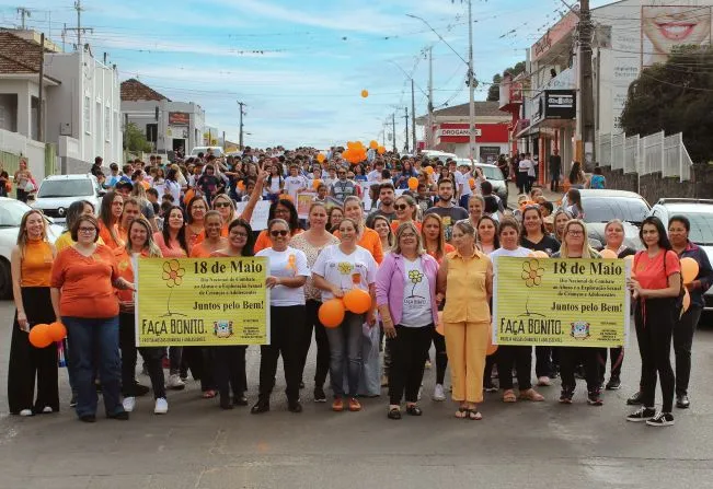 Maio Laranja: Passeata em Piraí do Sul reúne a comunidade em defesa das crianças e adolescentes