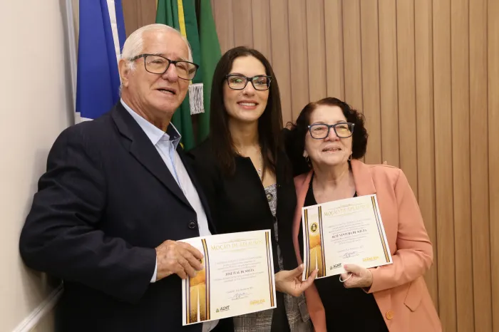Deputada Janaina Riva faz homenagens para 13 pessoas