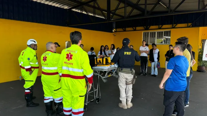 Ações educativas no trânsito encerram atividades com alunos na BR-153
