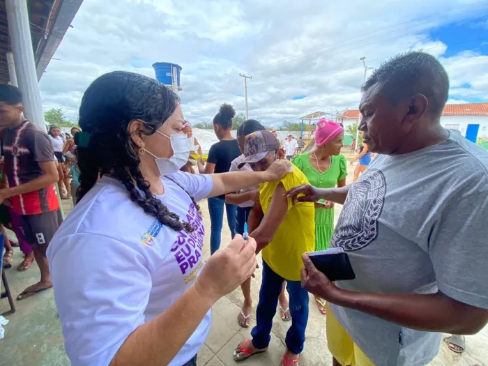 Sesapi participa de vacinação contra a Influenza de comunidade indígena na região de Paulistana