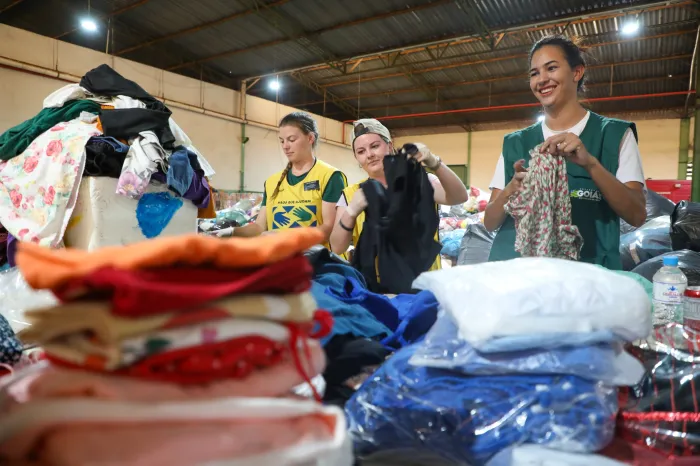 Voluntários da OVG são mobilizados para atuar na separação de donativos para o Rio Grande do Sul (Fotos: Aline Cabral)