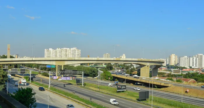 A construção do viaduto integrou as ações previstas em contrato de concessão entre o governo paulista e a empresa ViaOeste