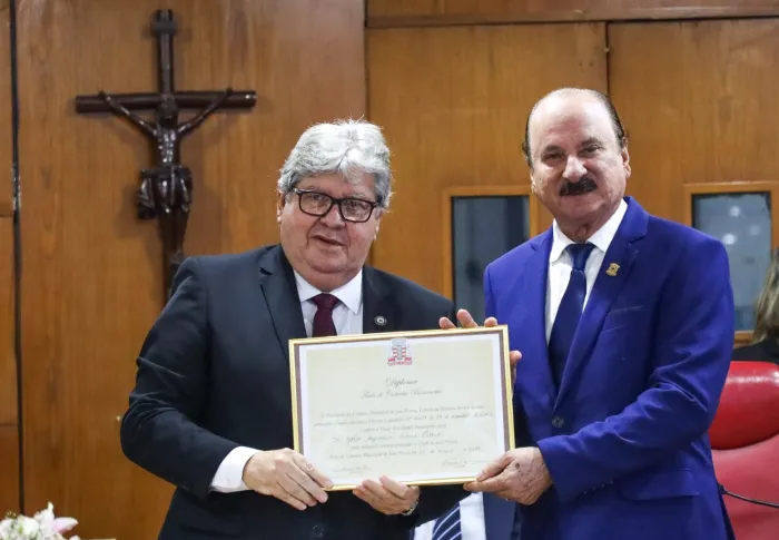 João Azevêdo é homenageado na Câmara de João Pessoa pelas ações e obras estruturantes na Capital
