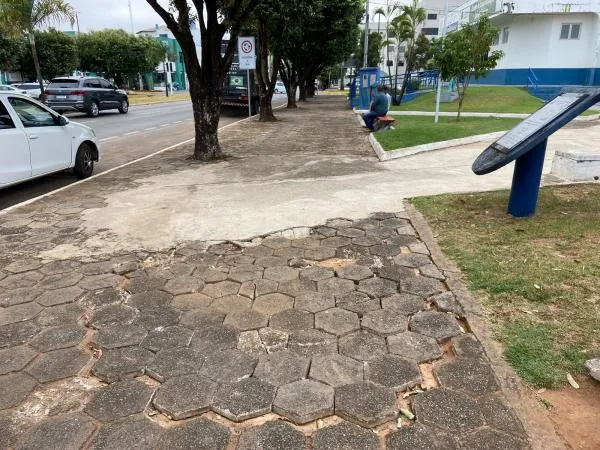 Parlamentar indica substituição de calçamento da Praça Antenor Balbinot