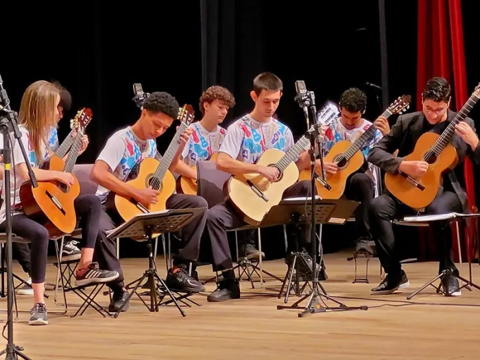 Projeto Orquestra de Violões nas Escolas oferece oportunidade para alunos da Rede Estadual
