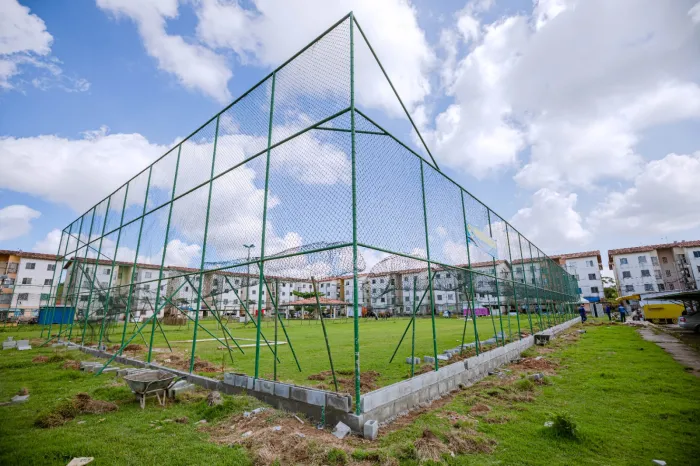 Campo do Residencial Parque das Algarobas III vai receber grama sintética