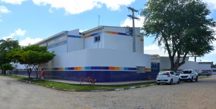 Ampliada e com quadra poliesportiva, Escola Demósthenes Álvaro de Brito está pronta