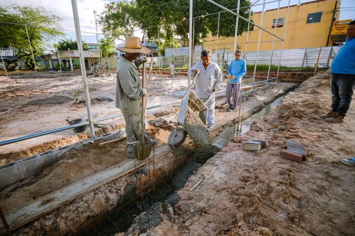 Requalificação da Praça Alto da Cruz segue em andamento
