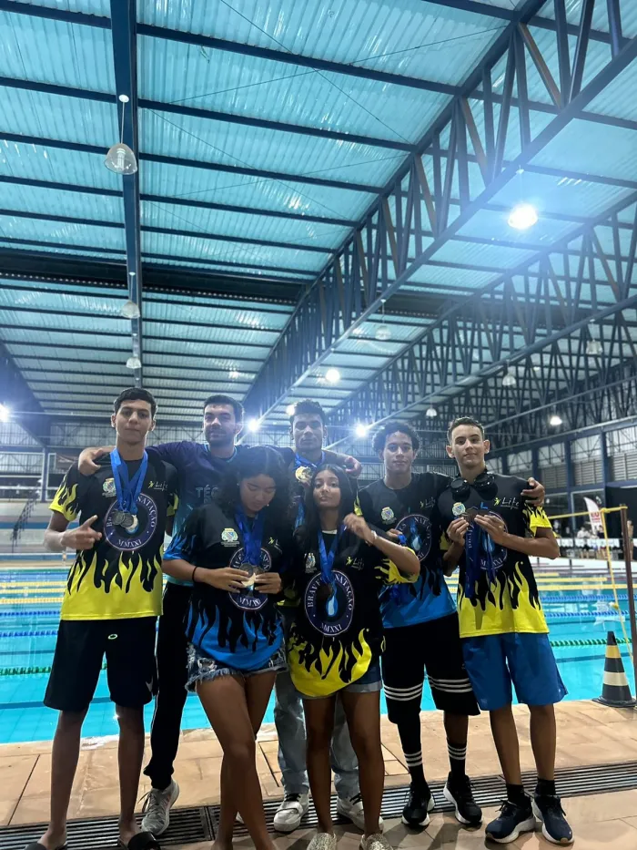 Nadadores de Araçatuba se destacam em torneio regional