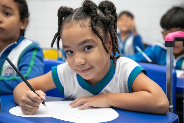 Alunos de escola municipal de PG enviam mensagem de carinho para crianças do RS