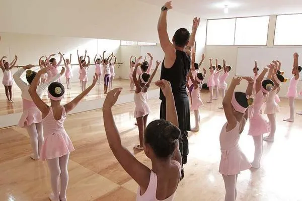 Vereador solicita inclusão de aulas de ballet, artes e música, para os alunos das escolas em período integral